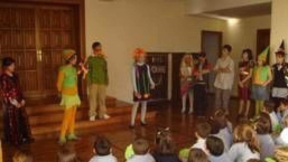 Un momento de las actividades del colegio de Santa Teresa en la capital