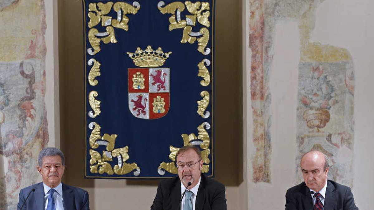 Lionel Fernández, Fernando Rey y Mariano Jabonero, ayer en Valladolid. NACHO GALLEGO