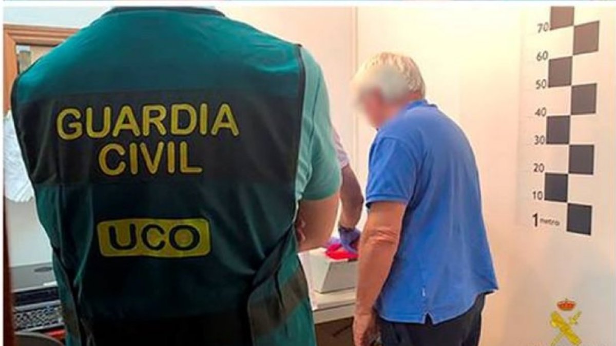 Fotografía facilitada por la Guardia Civil de la detención del principal artífice de la mayor estafa alimentaria de Europa, el holandés Johannes Fasen, GUARDIA CIVIL