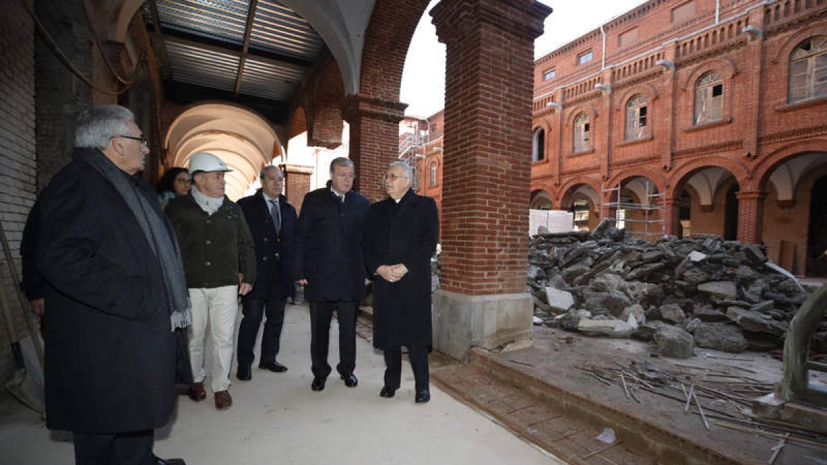 Puente, Silván y López visitaron ayer las obras acompañados por los técnicos. RAMIRO