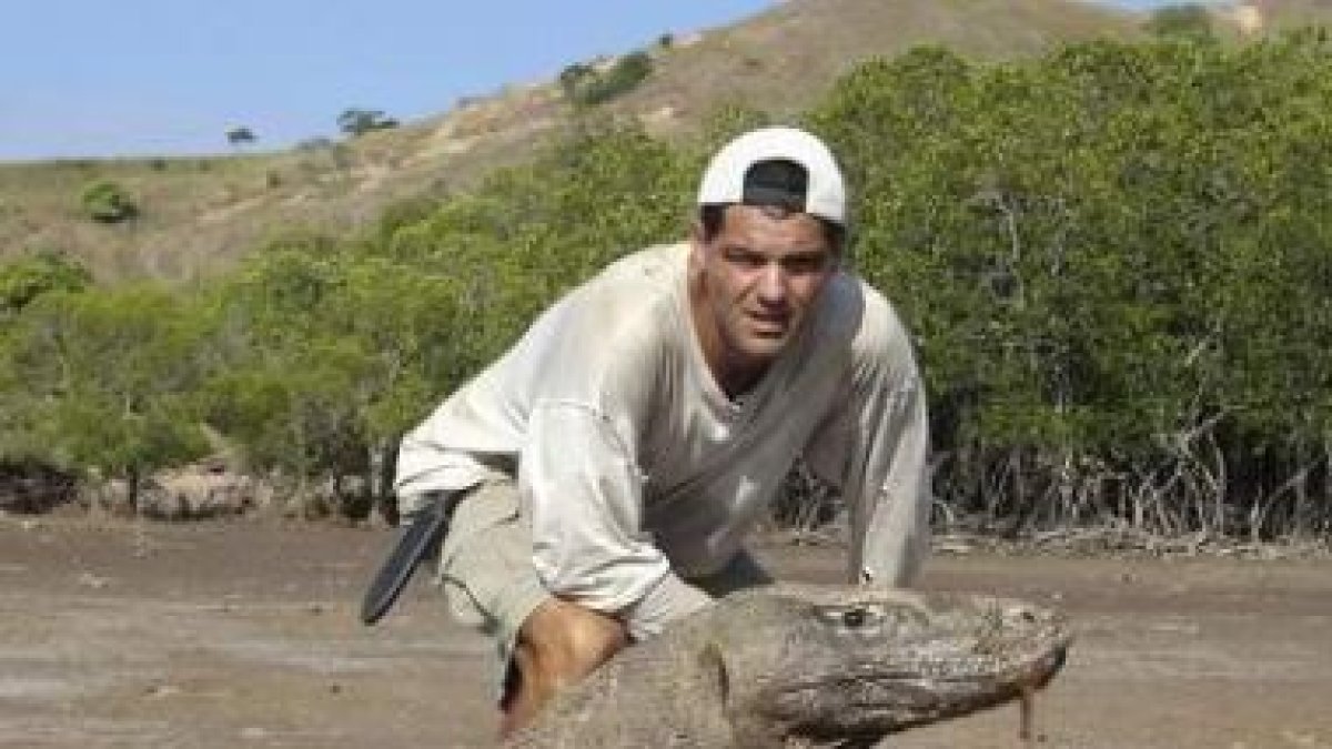 El leonés Francisco Cuesta junto a un dragón de Komodo.