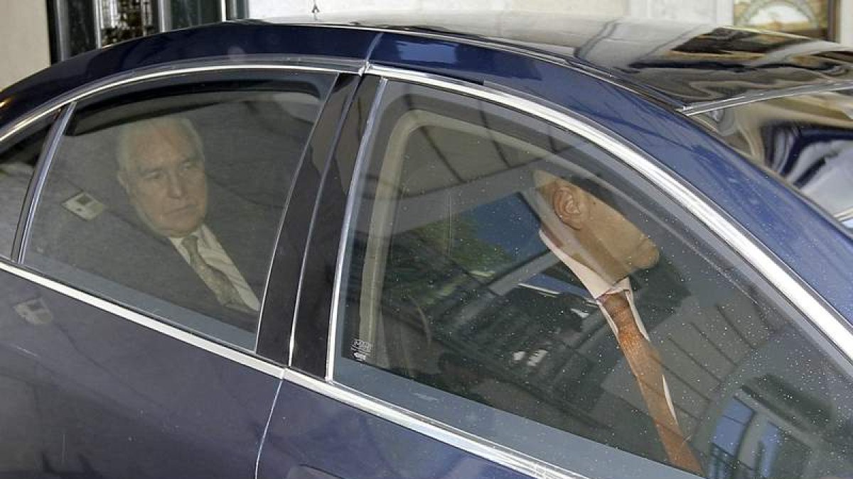 Carlos Dívar, a la salida del pleno del órgano de gobierno de los jueces, el pasado jueves.