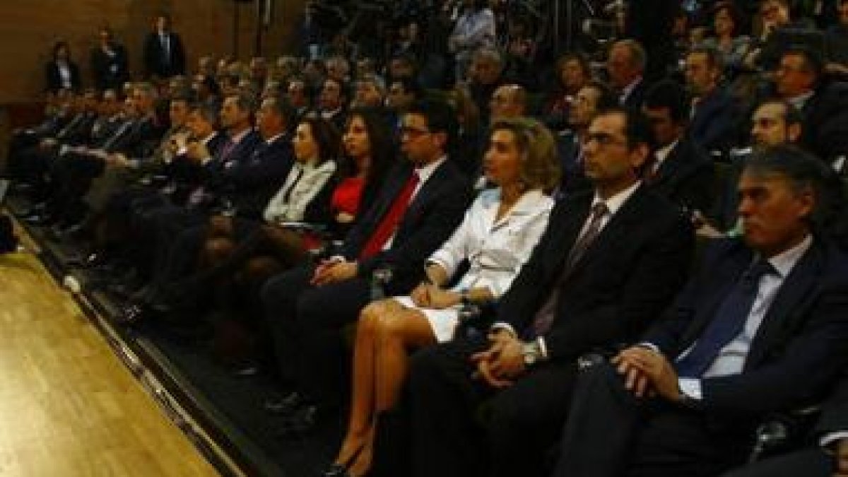 Parte de los invitados a la inauguración de la resonancia nuclear