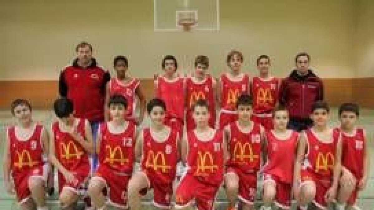 Formación de uno de los equipos del Colegio Leonés que participa en las competiciones autonómicas