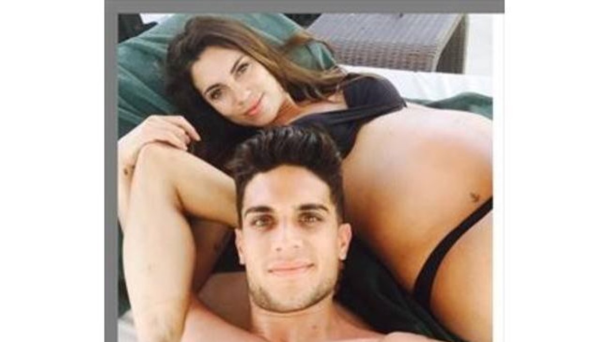 Bartra y Jiménez, en una imagen colgada en las redes sociales durante el embarazo de la periodista.