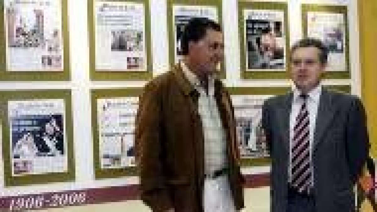 Evaristo Pérez y José Antonio Domínguez, en la inauguración de la exposición