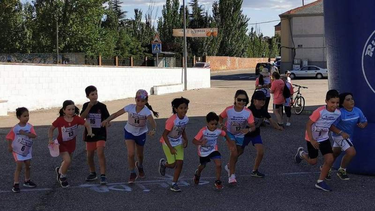 Momento de la salida de la Carrera Pro Alzhéimer en Laguna. DL