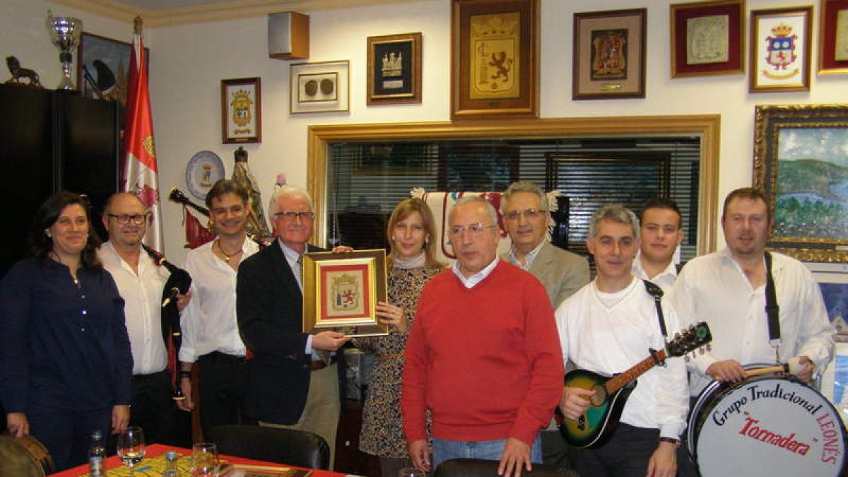 Claususa de las actividades de la Quicenta Cultural de la Casa de León en La Coruña.