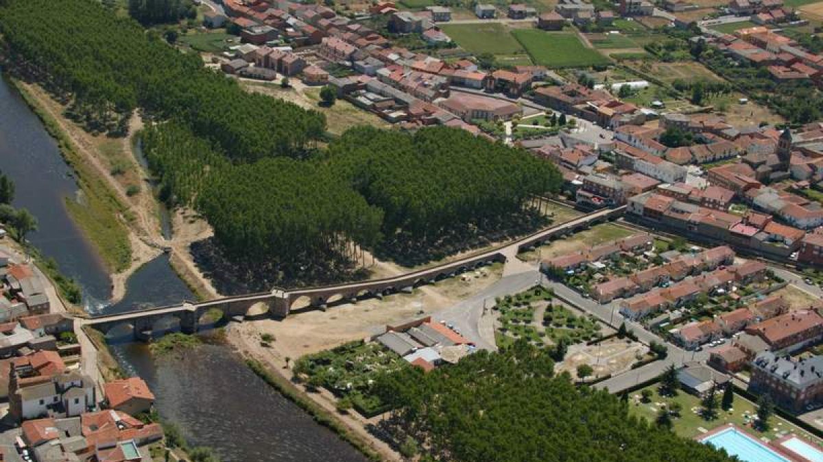 Vista aérea de la localidad de Hospital de Órbigo, incluida en el plan de Hacienda. NARDO VILLABOY