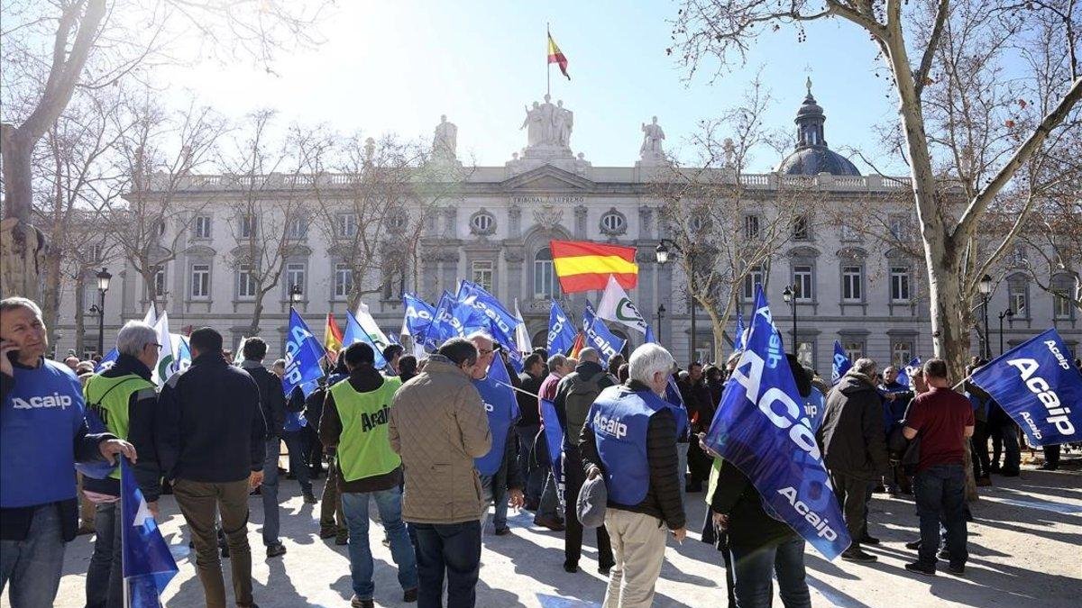Manifestación de funcionarios de prisiones ante el Supremo, durante el juicio al procés.