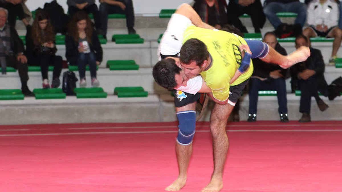 Víctor Llamazares en medios, uno de los singulares atractivos de la ‘II Liga de Campeones’.