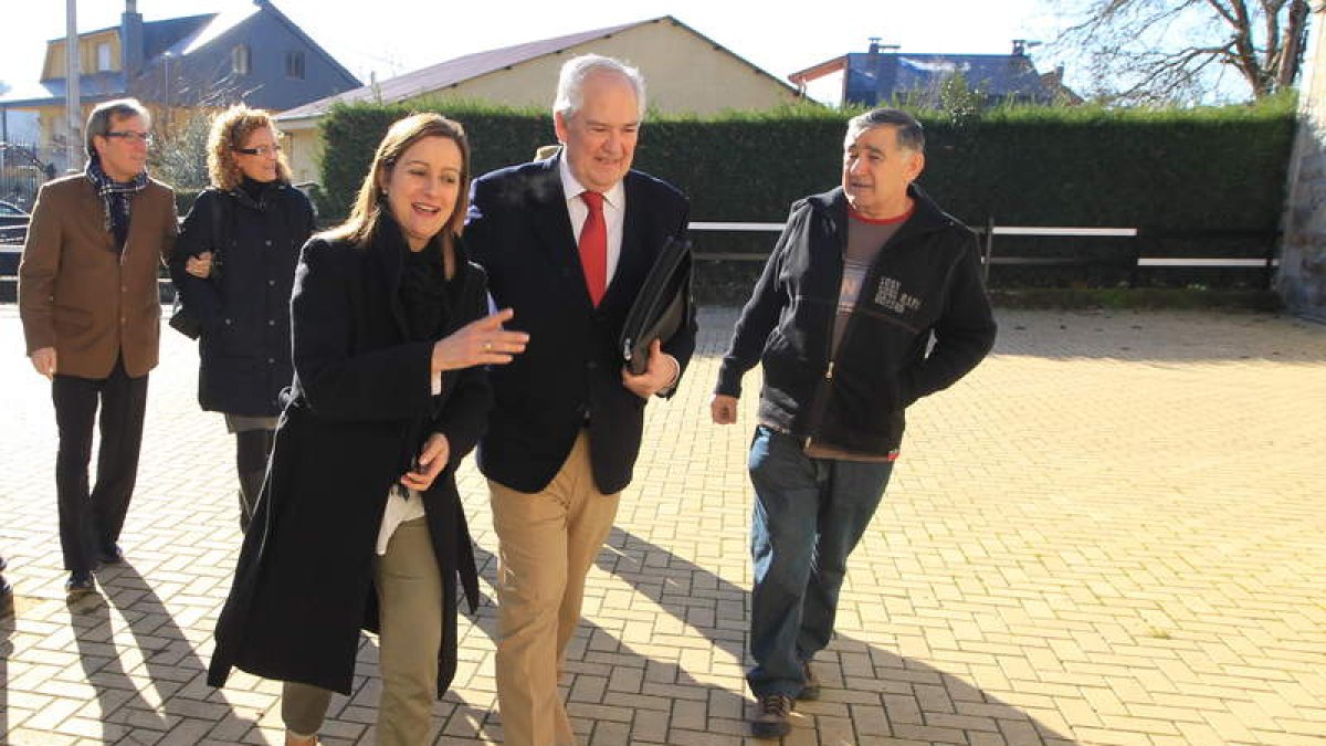 Gloria Pérez y Guillermo García, en primer plano. Pedro Muñoz y Monserrat Corral, al fondo.