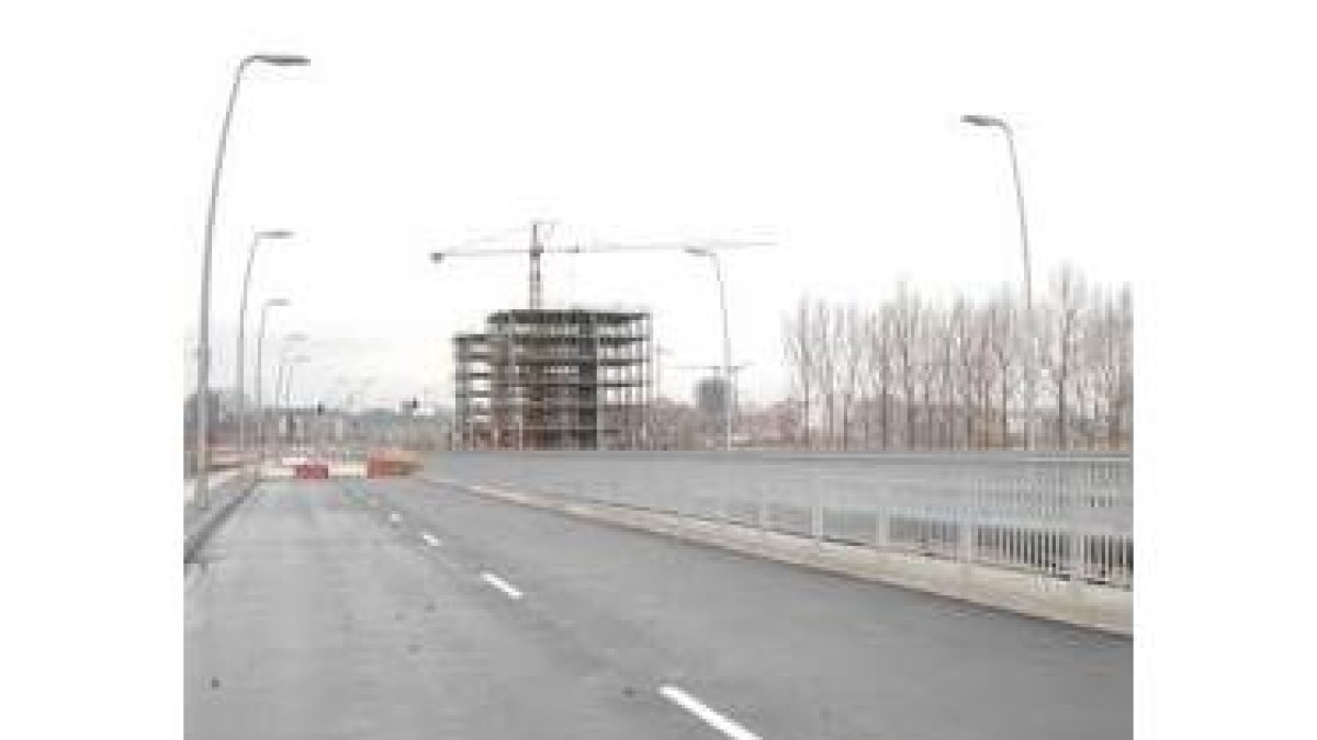 Los puentes de La Lastra en el Bernesga (foto) y el Torío están listos