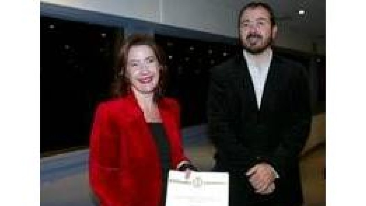 Belén Martín Granizo y Daniel Díaz Font, con la mención especial que se les entregó ayer en Madrid