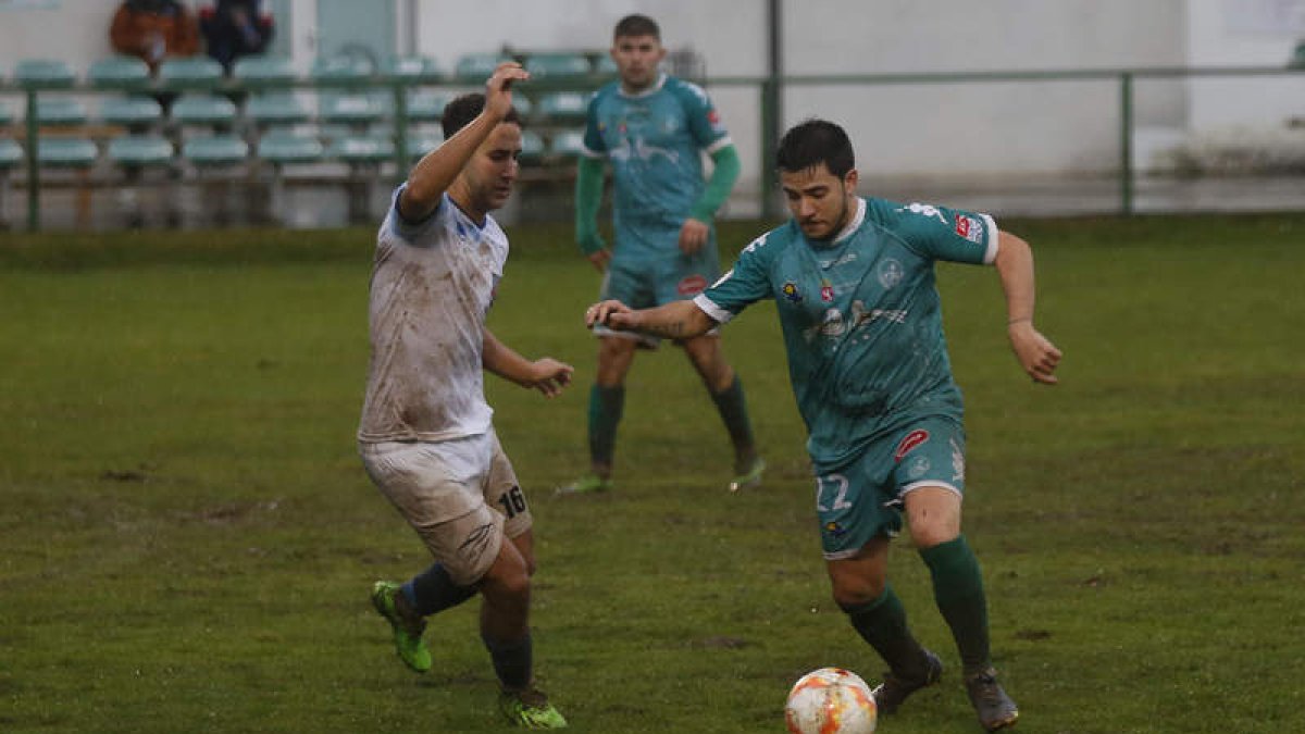 El Atlético Astorga recibe en La Eragudina en un encuentro de alta exigencia al Real Ávila. FERNANDO OTERO