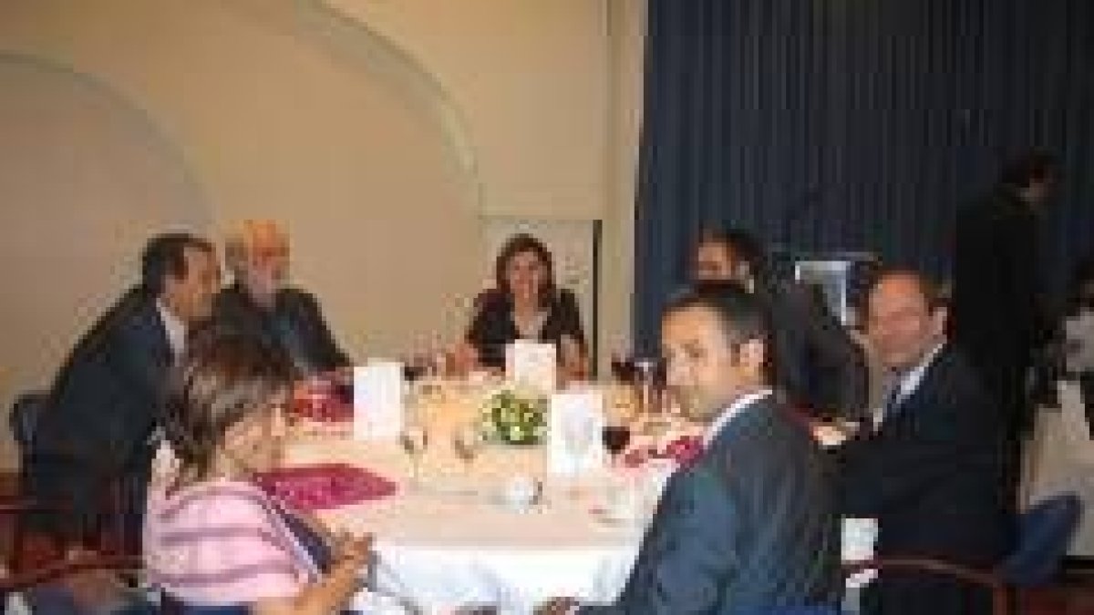 Los concejales leoneses compartieron con los ediles de Bilbao una cena de productos de León