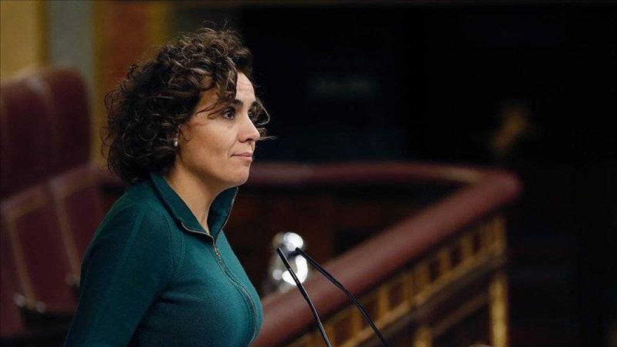 La portavoz del PP en el Congreso, Dolors Montserrat. en el Pleno de este martes