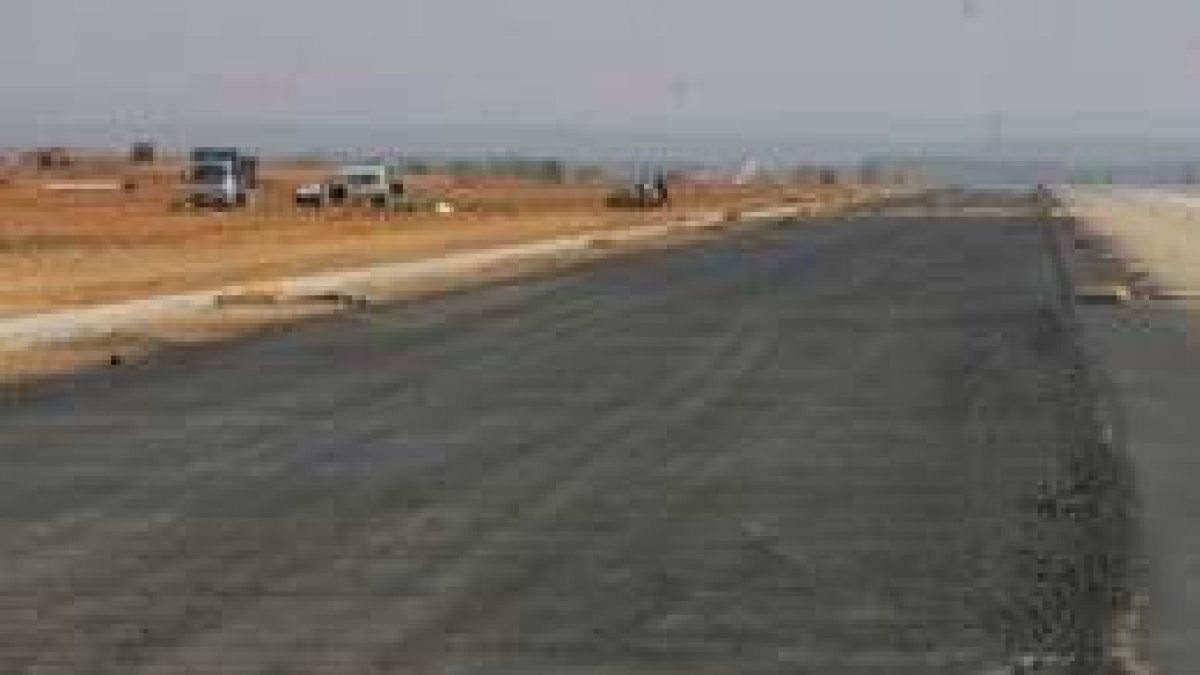 Estado de las obras de ampliación de la pista del aeropuerto, el pasado mes de mayo