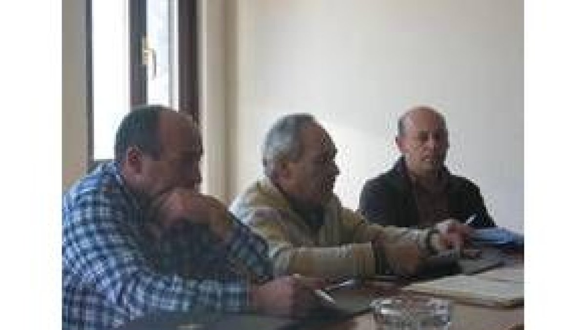 Sólo asistieron al pleno los independientes y el concejal de la UPL