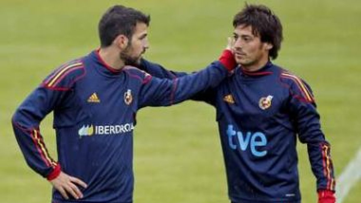 Cesc (i) no tiene aclarado su futuro al igual que Silva.