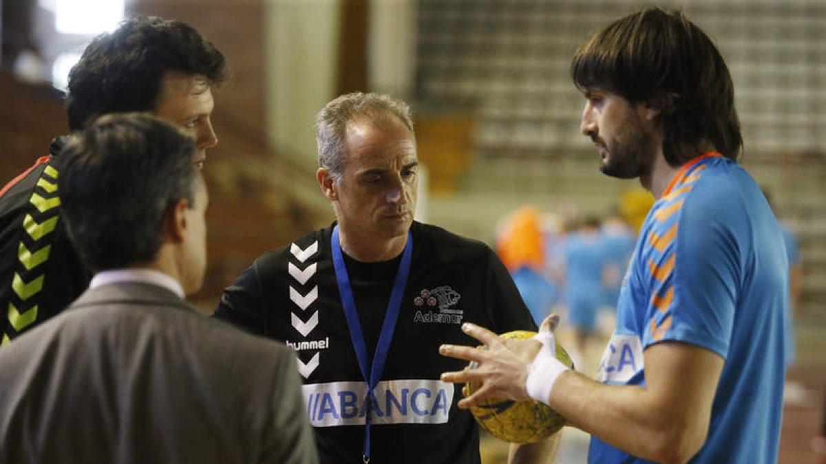 El técnico Rafa Guijosa no tiene nada claro si podrá contar finalmente con el lateral argentino Fede Vieyra. RAMIRO