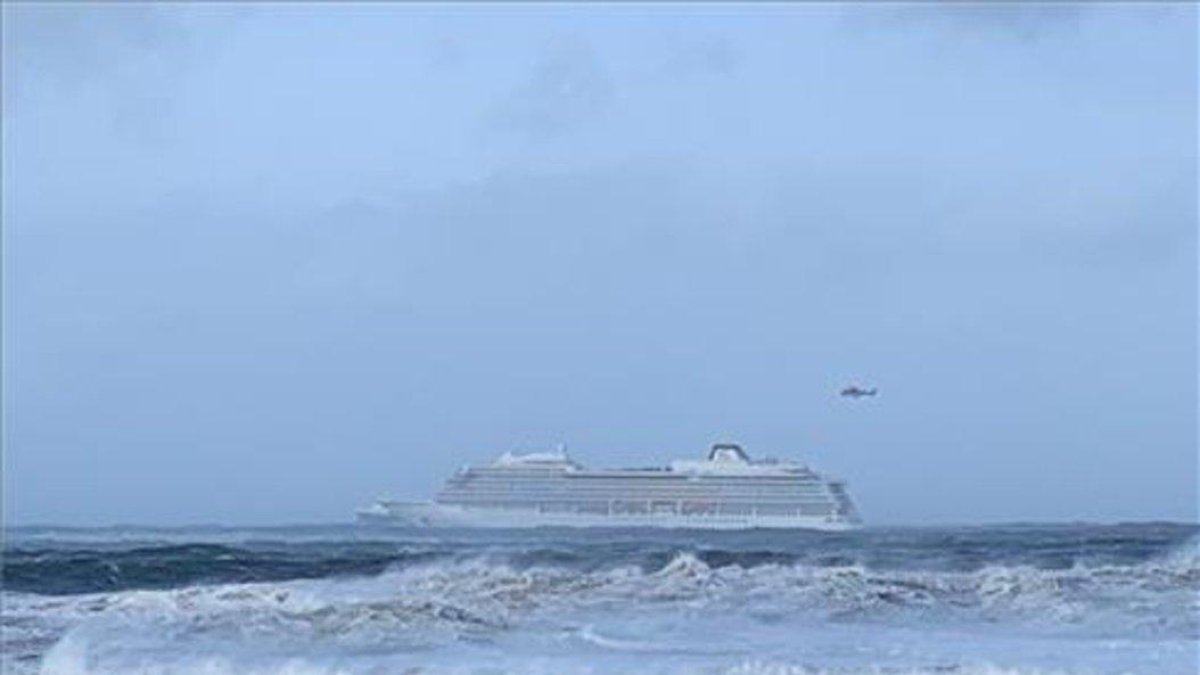 El Viking Sky, a la deriva.