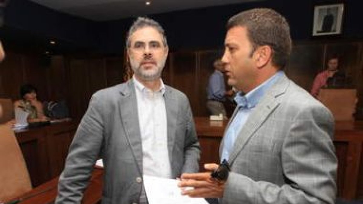 El socialista Fernando Álvarez y López Riesco, ayer.