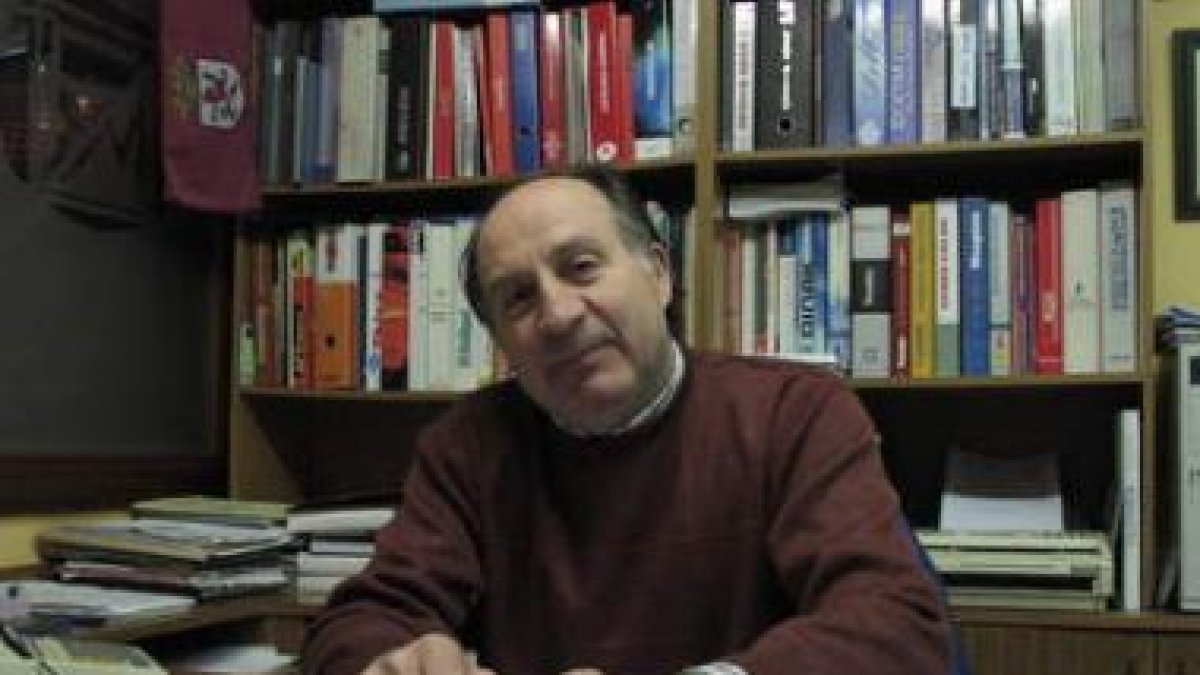 José Luis Falagán explicó ayer, en el despacho de su empresa, el motivo de su renuncia