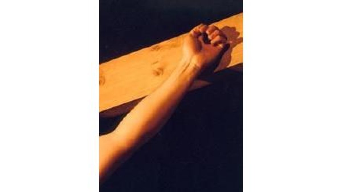 Brazo y cruz, velos de la dramatización
