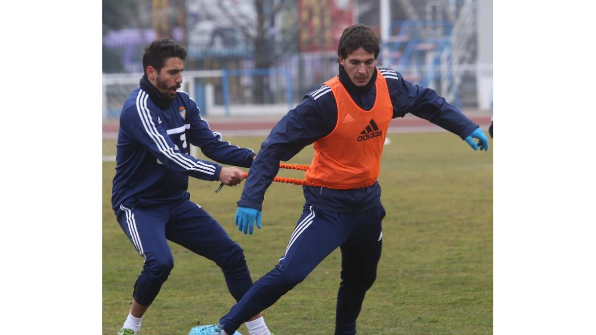 Carpio, a la izquierda, será titular en Huelva y Lucas vuelve a entrar en la convocatoria.