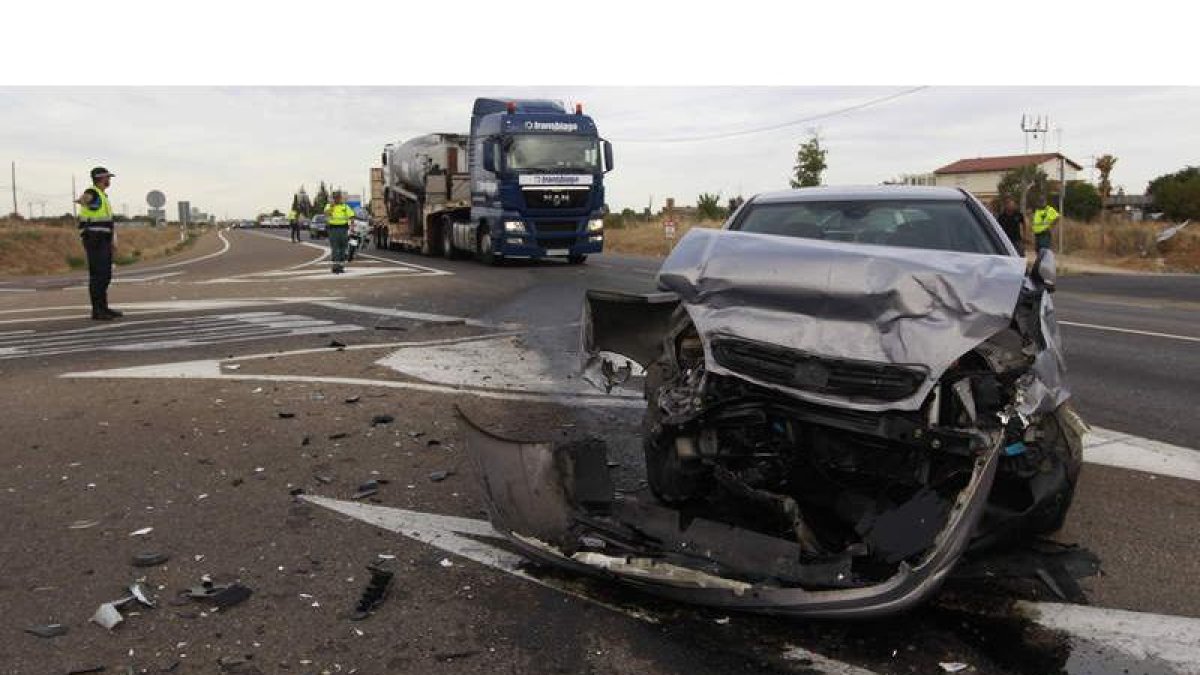Pese al estado de los coches, los ocupantes solo sufrieron heridas leves.