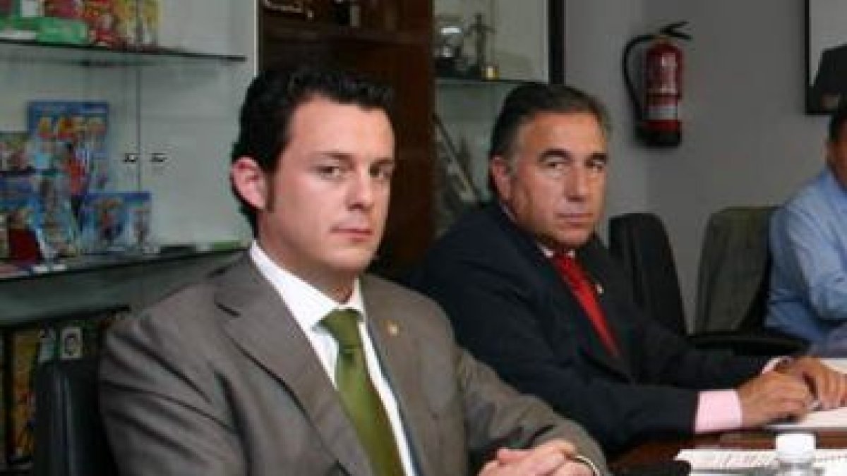 Eduardo Domínguez y José Fernández Nieto, en la anterior reunión llevada a cabo en la LFP.