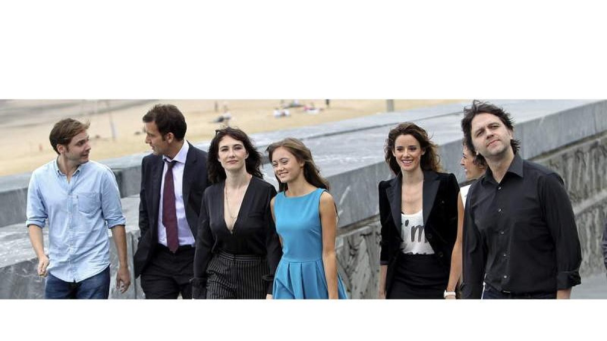 Daniel Brühl, Clive Owen, Carice Van Houten, Ella Purnellecha, Pilar López de Alaya y el director de ‘Intruders’, Juan Carlos Fresnadillo.