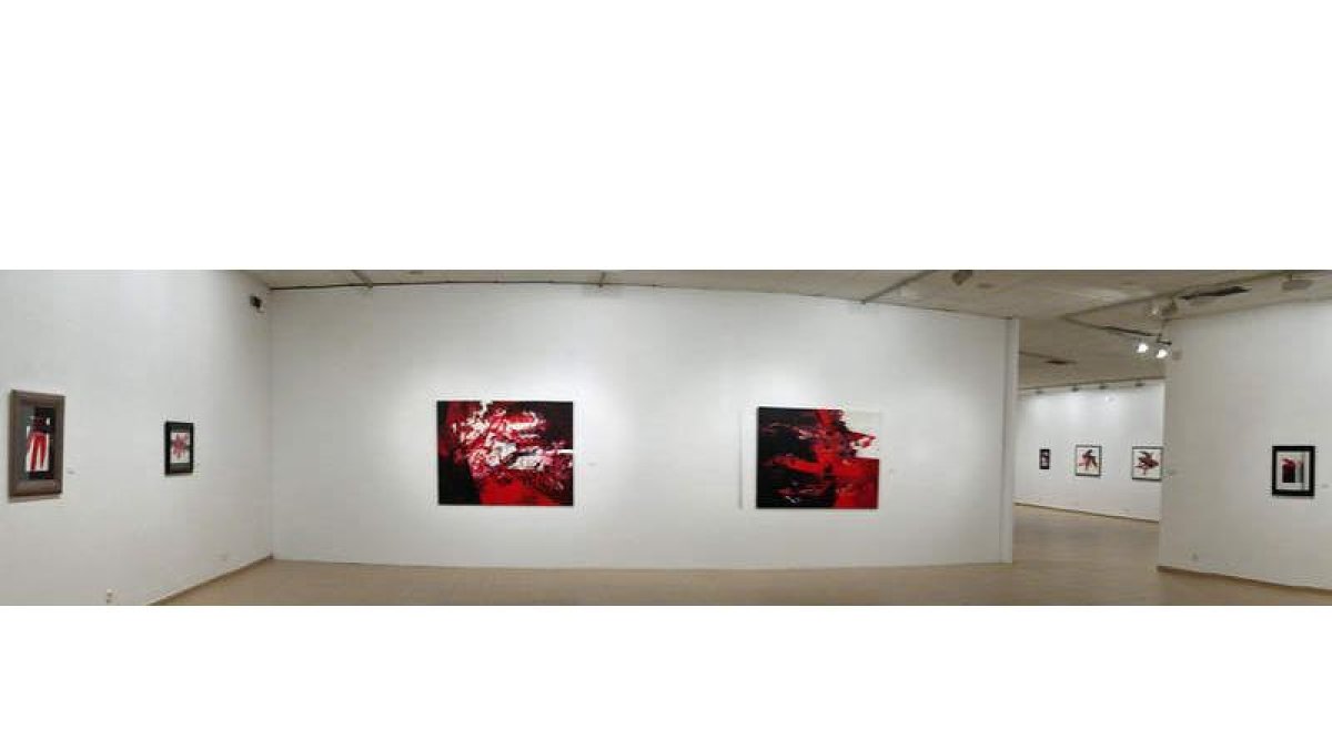 Vista panorámica de la exposición que la Sala Provincia del ILC dedica al artista Luis Feito, fundador del grupo El Paso. CUEVAS
