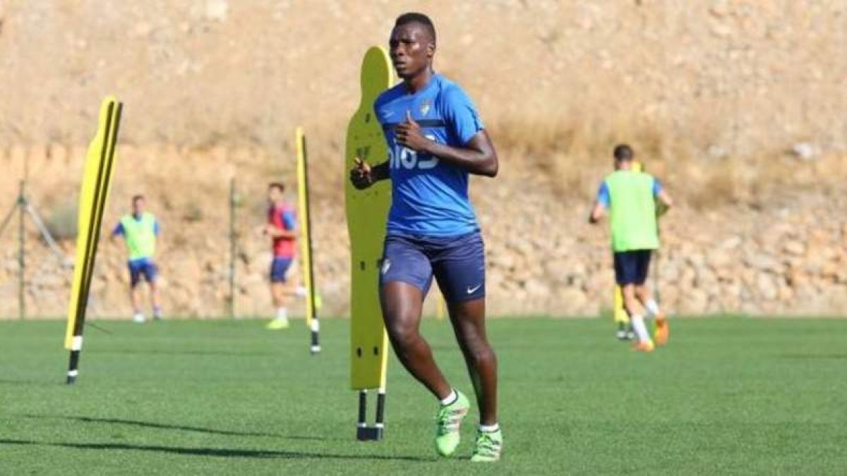 Yackouba Magagi fue titular ante el Tudelano. L. DE LA MATA