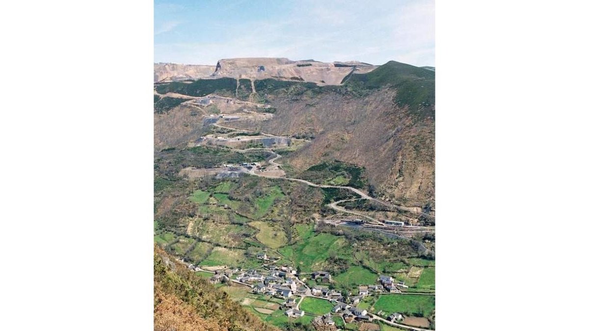 Orallo, con el Feixolín al fondo, en una imagen de archivo.