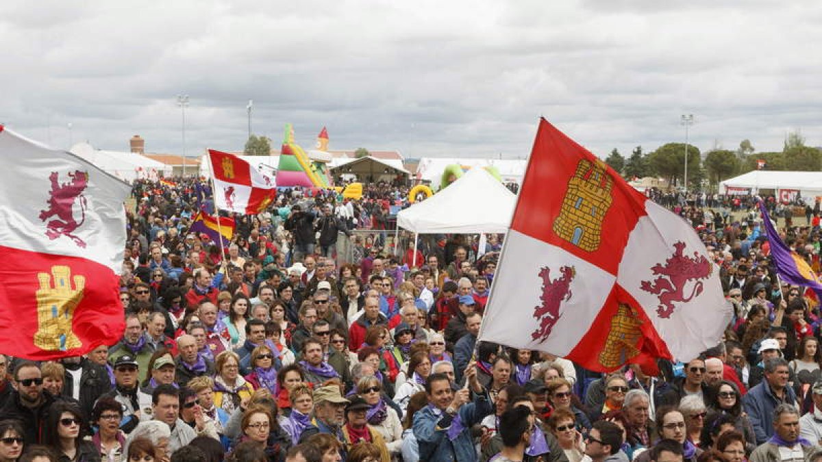 Imagen de la campa central de la fiesta del Día de Castilla y León, en Villalar de los Comuneros, ayer.