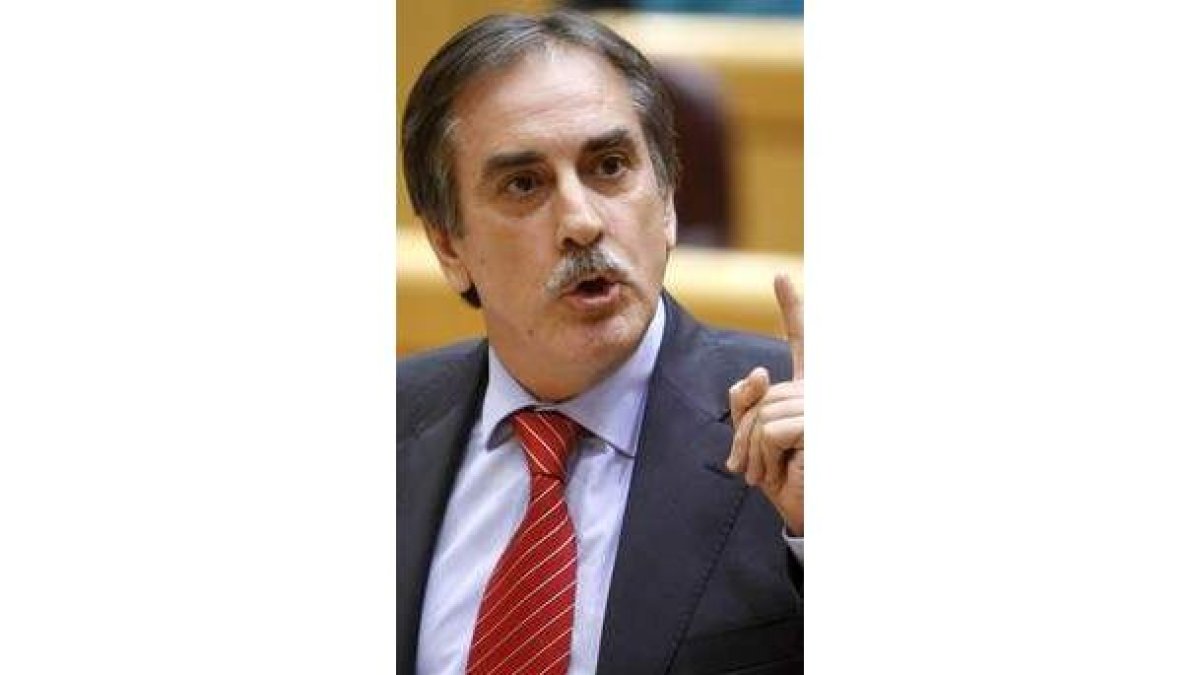 Valeriano Gómez durante su intervención de ayer.