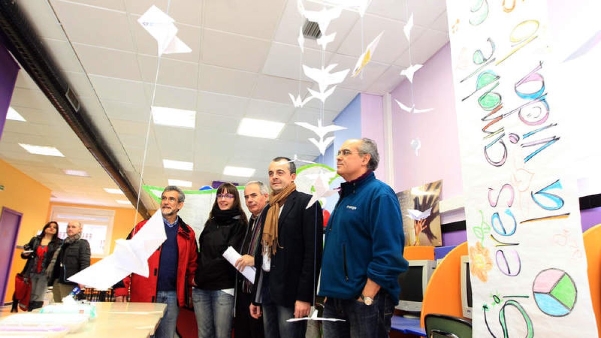 Miembros de Cáritas y Maristas, junto al concejal de Acción Social de Ponferrada.