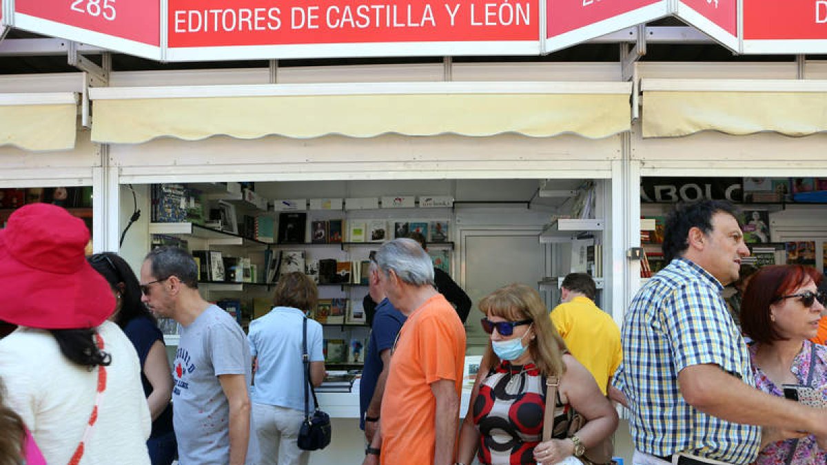 El stand de los Editores de Castilla y León, este año en la Feria del Libro de Madrid. BENITO ORDÓÑEZ