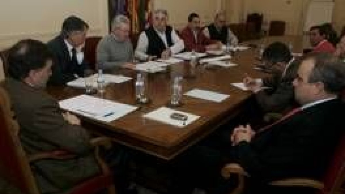 La reunión entre el Ayuntamiento y los representantes del Gobierno sólo duró una hora