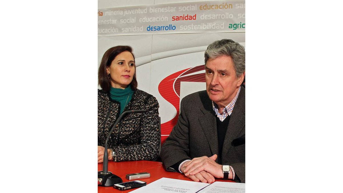 La diputada Aurora Flores y el senador Graciliano Palomo. P. GARCÍA