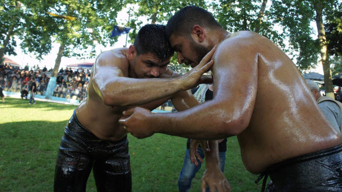 El ‘Baspehlivan’ (maestro luchador) turco Faruk Akkoyun, vencería en el gran festival de ‘Agios Athanasios’ en Nigrita (Grecia). A. B.