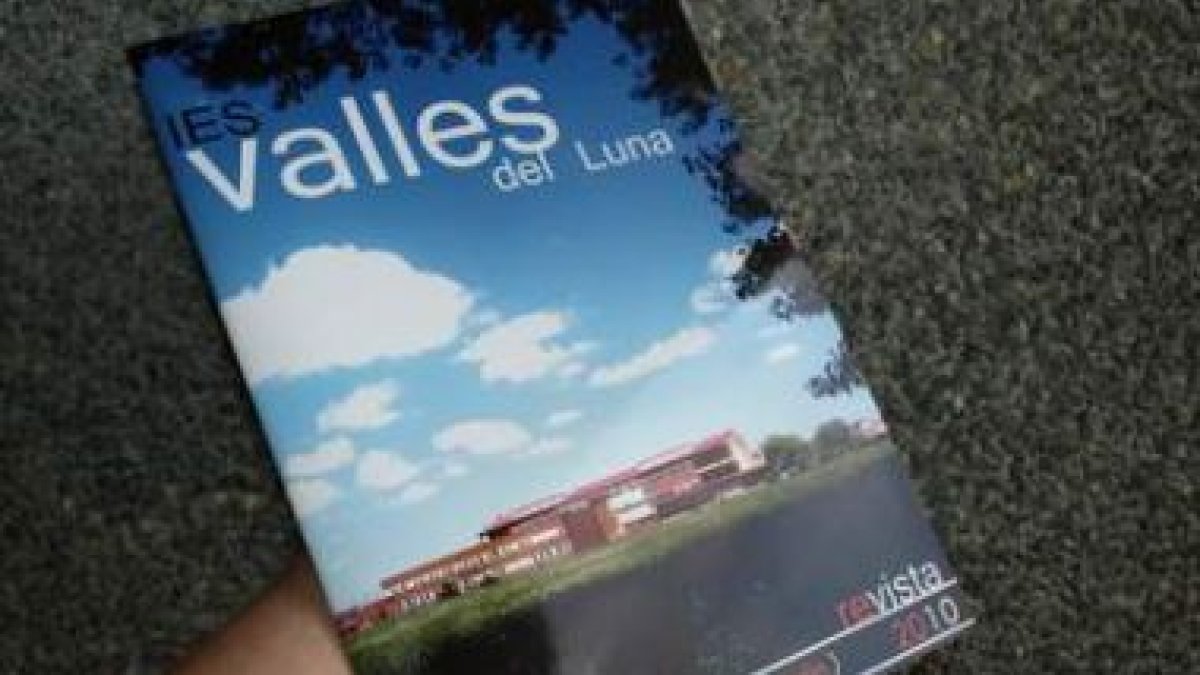 Portada de la revista editada por el instituto Valles del Luna de Santa María del Páramo.