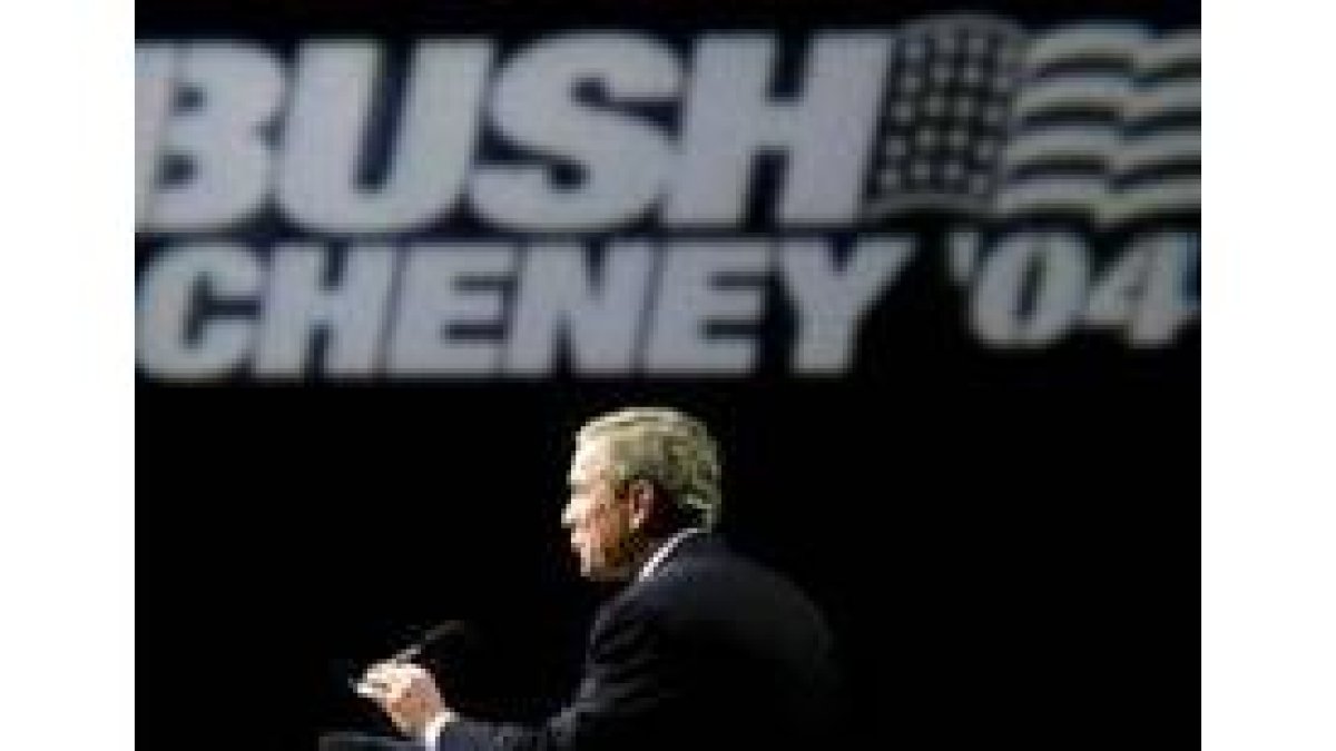 Bush en el acto de presentación de su candidatura para repetir en la Casa Blanca