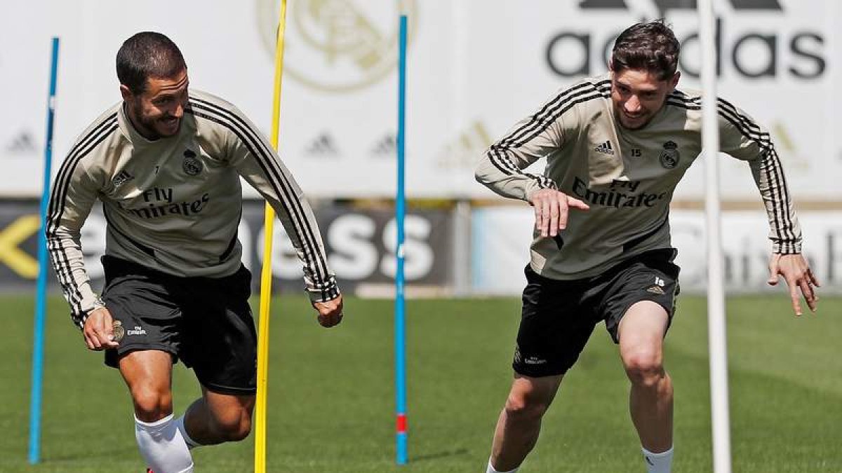 Hazard y Valverde, durante el último entrenamiento del Real Madrid. REAL MADRID