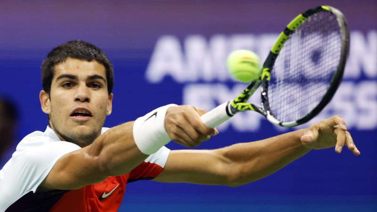Alcaraz superó a Cilic para acceder a los cuartos de final. SZENES