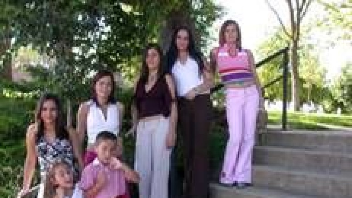 La banda municipal cortejará a la reina y las damas de las fiestas 2003