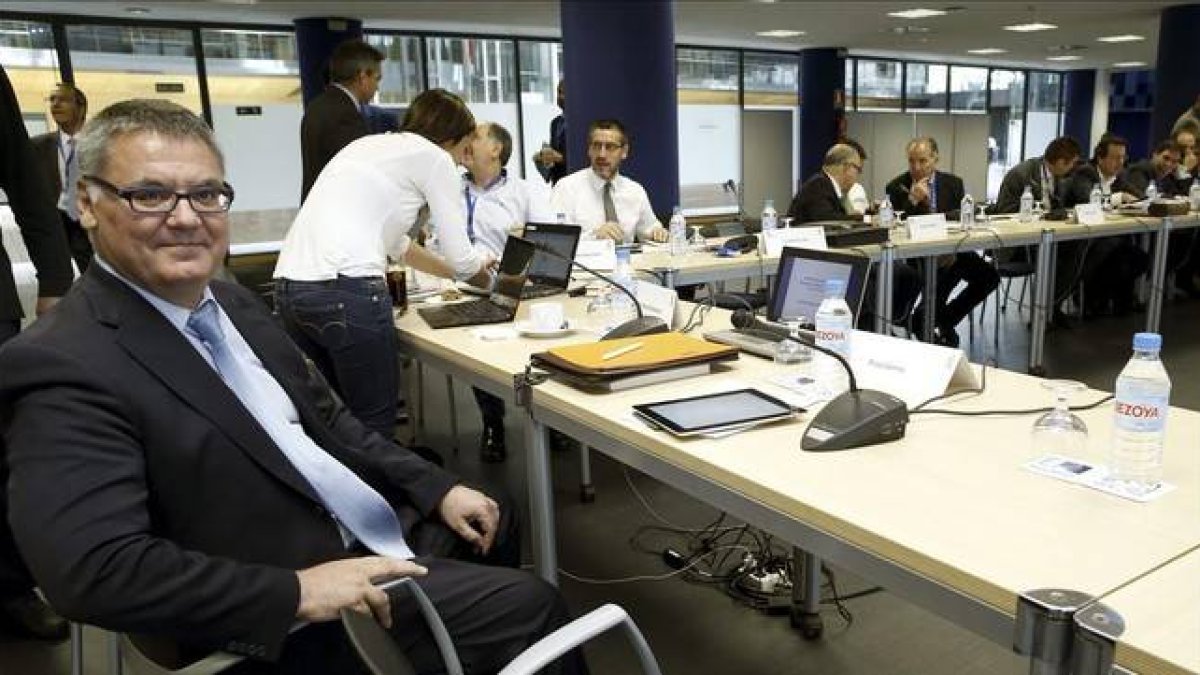 El presidente de la ACB, Francisco Roca, en primer plano, en una reciente asamblea de clubs