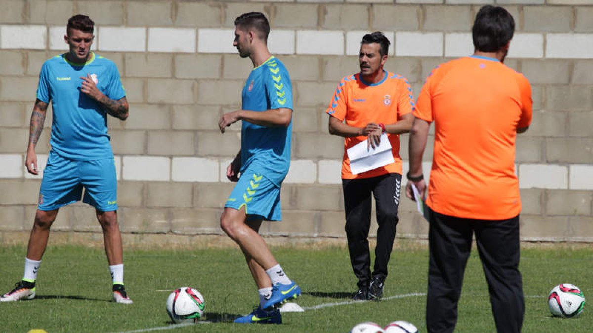 Rubén de la Barrera dará minutos a todos sus efectivos esta tarde ante el Real Oviedo. SECUNDINO PÉREZ